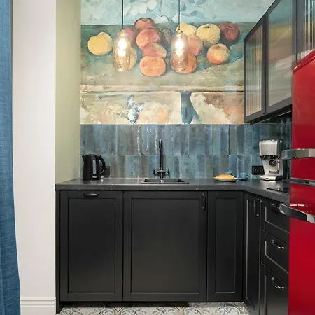 Artsy Close To Market Square By Renters Apartment