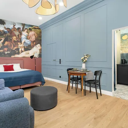Artsy Close To Market Square By Renters Apartment *