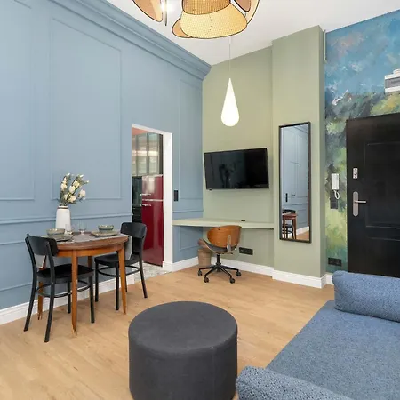 Artsy Close To Market Square By Renters Apartment *