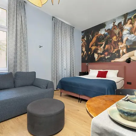 Artsy Close To Market Square By Renters Apartment *