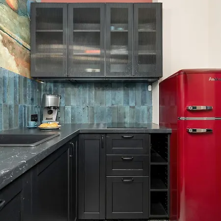Artsy Close To Market Square By Renters Apartment *