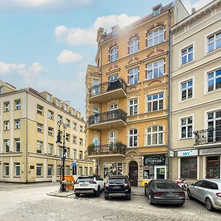 Artsy Close To Market Square By Renters Apartman *